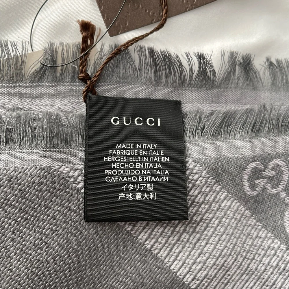 ⭐️ NWT Women’s Gucci Pearl Medium Grey GG Monogram Shawl ⭐️ - Picture 4 of 7